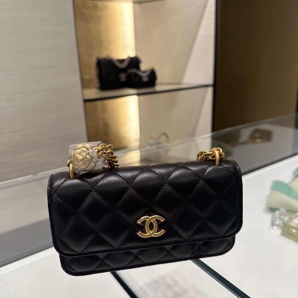 Chanel 23S black lambskin phone holder with adjustable gold Camilla